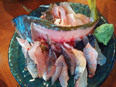 釣った魚を宜野湾マリーナの近くの居酒屋 しいたけ さんへ持ち込んで料理して頂きました 宜野湾市宇治泊 釣りごろ 沖縄しあわせ生活
